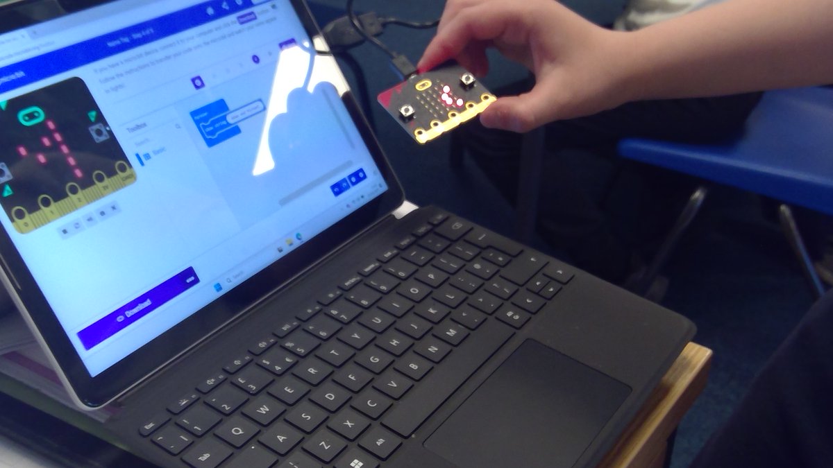 michael_primary's tweet image. Year 5
Children have been exploring microbits, some of the children programmed it to put their names in lights! @STOC_CAT #stmiccomputing