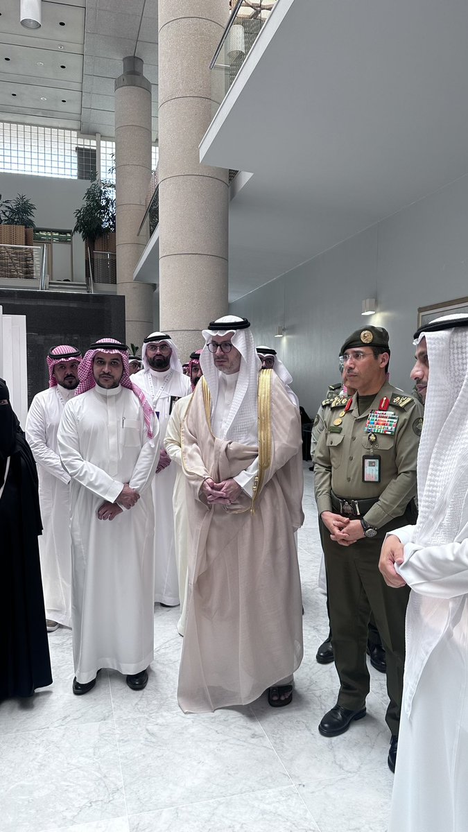 bin_shahran_'s tweet photo. سعدنا اليوم بزيارة سعادة مدير عام الجوازات لـ #مؤتمر_الاتصال_الرقمي في جامعة الملك عبدالعزيز، حيث ثمّن دور التقنية في تطوير خدمات القطاعات الأمنية وتعزيز التواصل مع الجمهور . https://t.co/LwbFBtv04o