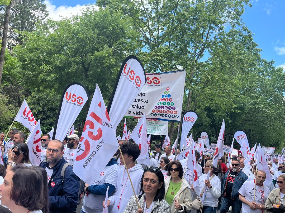 SindicatoUSO's tweet photo. 📢 2.000 personas marcharon con USO en Cáceres este #1Mayo
💼 Reivindicamos:
✅ #MásEmpleo digno
✅ #MásSalario justo
✅ Una #MejorVida para todos
👉 Mira cómo vivimos el día: https://t.co/L0wpAo6LrP
✊ #1MayoUSO #TrabajoDigno https://t.co/lHt6EkEQd4