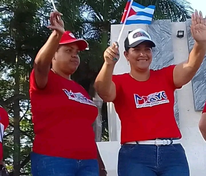 ¡Mañana de emociones y sentimientos encontrados!
Total y demostrado respaldo a la Revolución que sigue invicta en #ProvinciaGranma 
#GranmaCuentaConmigo
#1Mayo
#PorCubaJuntosCreamos