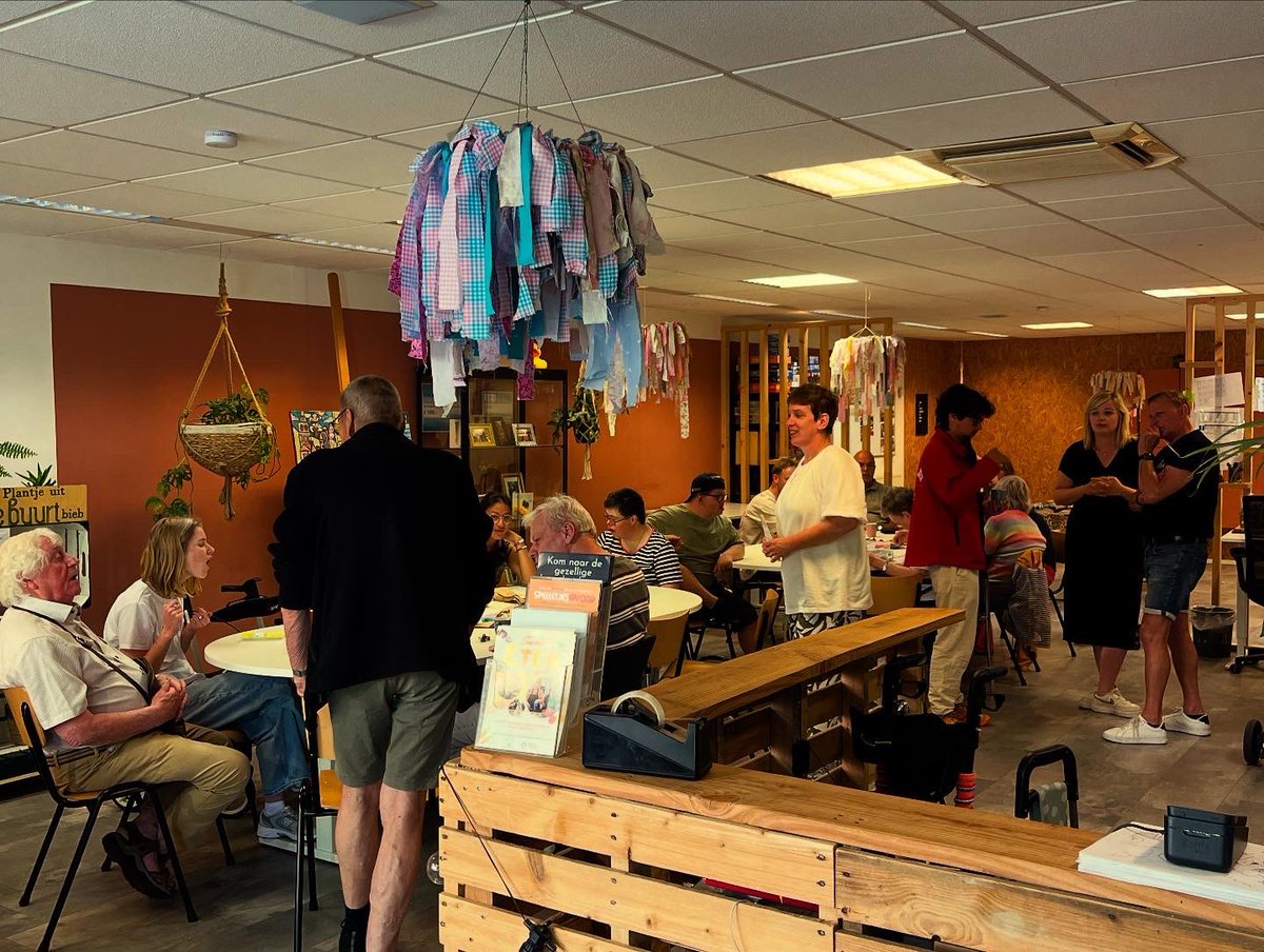 Carla Breuer 🌷 (@carlabreuer) on Twitter photo De gezelligste koffie ☕️drink je tijdens de koffie-ochtend in de buurtwinkel #Sassenheim De deelnemers werken in de winkel, maken producten en zoeken verbinding met de wijk 👌🏼via allerlei projecten zoals de koffie-ochtend in de buurt <a href="/welzijnteylinge/">Welzijn Teylingen</a> #indebuurtwinkel <a href="/omroepbo/">Bollenstreek Omroep</a> De gezelligste koffie ☕️drink je tijdens de koffie-ochtend in de buurtwinkel #Sassenheim De deelnemers werken in de winkel, maken producten en zoeken verbinding met de wijk 👌🏼via allerlei projecten zoals de koffie-ochtend in de buurt <a href="/welzijnteylinge/">Welzijn Teylingen</a> #indebuurtwinkel <a href="/omroepbo/">Bollenstreek Omroep</a>