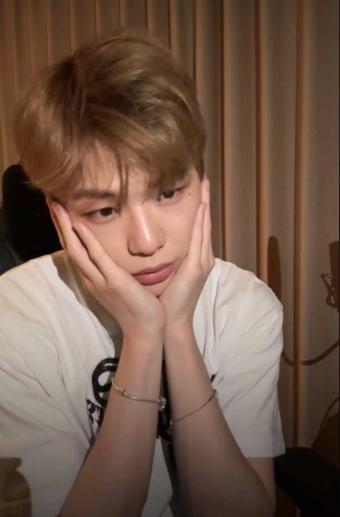 with 강다니엘 (·•︠‿•︡ ) tweet media