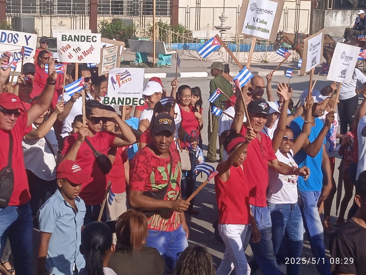 AngelMatosTorr2's tweet photo. Golpe de reafirmación Revolucionaria con multitudinario desfile por el día del proletariado en Contramaestre.
#1Mayo
#PorCubaJuntosCreamos 
#SantiagoDeCuba
#Contramaestre https://t.co/NRZYWmmMnI