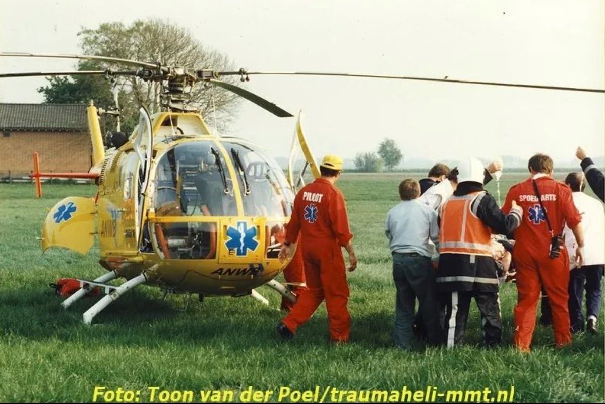 MMTNederland's tweet photo. Vandaag bestaan het #MMT en ANWB Medical Air Assistance 30 jaar! 
Op 1 mei 1995 startte de @ANWB met het toenmalige VUmc het eerste Mobiel Medisch Team in Nederland. Dank voor de samenwerking aan alle andere hulpdiensten! @AmbulanceZorg (foto: https://t.co/sx2RJRJNQF) https://t.co/Q5SR40D2J1