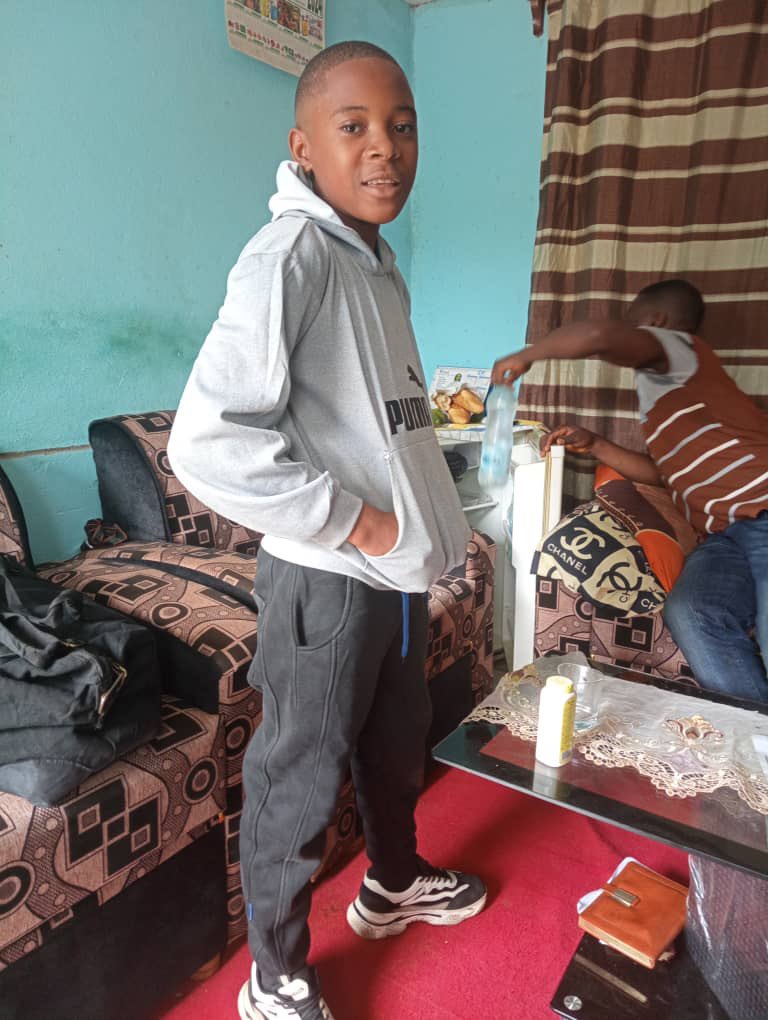 PatrickOvono's tweet photo. Avis de recherche oyono MBA melvin âge de 15ans déserté la maison depuis samedi matin à simbock carrefour edzoa immeuble rose numéro de téléphone :697009871,695990986 https://t.co/ua6qsE0MY7