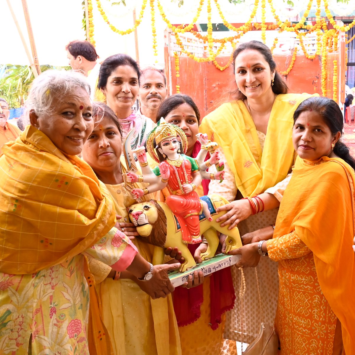 RKSSSLKO's tweet image. RKSSS स्कूल परिसर में
श्री सिद्धिविनायक जी, माँ दुर्गा, एवं माँ सरस्वती जी की
दिव्य मूर्तियों की विधिवत प्राण-प्रतिष्ठा एवं स्थापना
धार्मिक अनुष्ठानों के साथ संपन्न हुई।

गणपति बप्पा मोरया! मंगलमूर्ति मोरया !

#shrisiddhivinayak #ganpatibappamorya #jaimaadurge #jaimaasaraswati