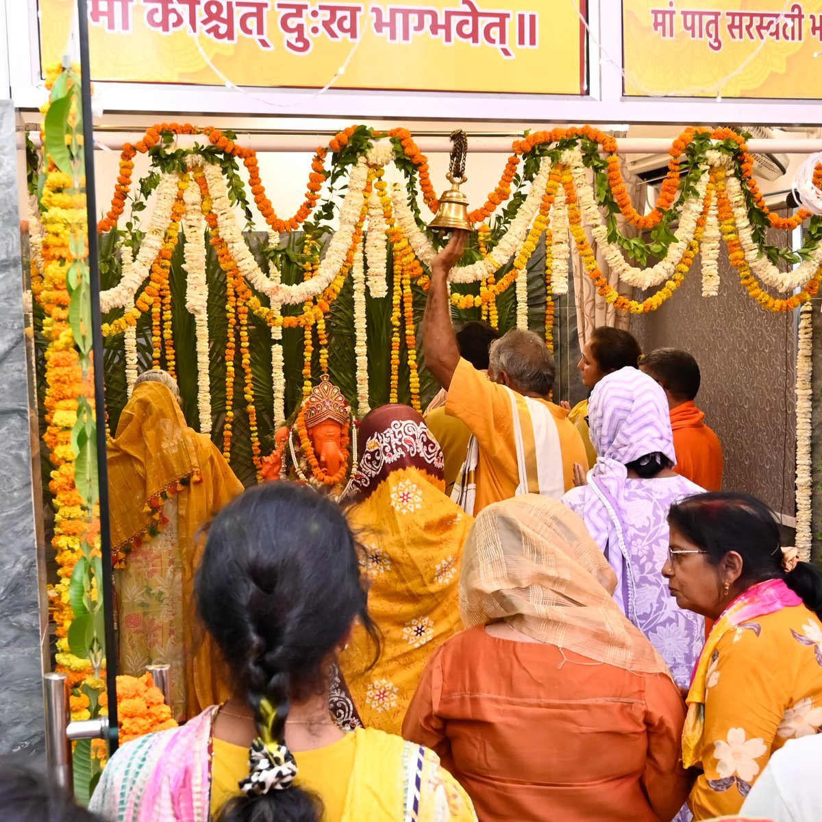 RKSSSLKO's tweet image. RKSSS स्कूल परिसर में
श्री सिद्धिविनायक जी, माँ दुर्गा, एवं माँ सरस्वती जी की
दिव्य मूर्तियों की विधिवत प्राण-प्रतिष्ठा एवं स्थापना
धार्मिक अनुष्ठानों के साथ संपन्न हुई।

गणपति बप्पा मोरया! मंगलमूर्ति मोरया !

#shrisiddhivinayak #ganpatibappamorya #jaimaadurge #jaimaasaraswati