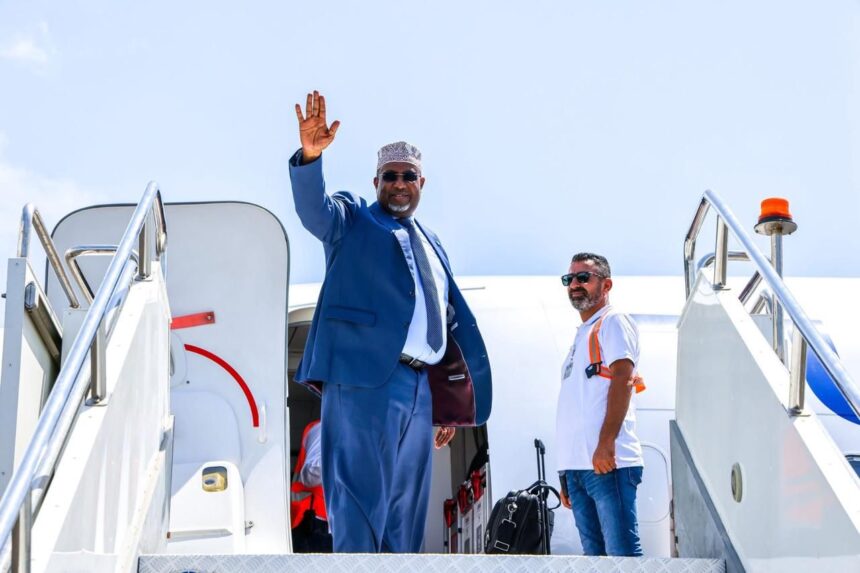 SONNALIVE's tweet image. Speaker of Somalia’s Parliament, HE Sheikh Aden Mohamed Nur (Madoobe), leads delegation to Algiers for Arab Parliamentary Speakers’ Conference. Key focus: Palestinian crisis &amp;amp; regional solidarity. #Somalia #ArabUnity #Palestine