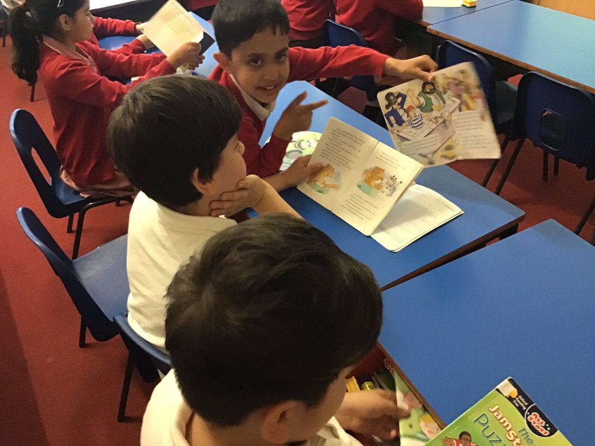 LeighPrimary's tweet image. A lovely turn out from 3V parents for our reading morning today. Great to see so many parents supporting reading #readingmorning #lifelonglearners #readingisfundamental