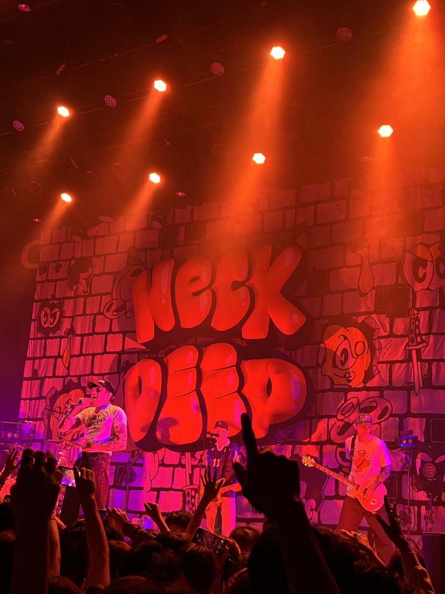 cherry92692495's tweet image. 本日のLIVEはこちら💁🏼‍♀️
昨日より汗だく😅💦いい運動😆

#coldrainpresentsLOUDorNOTHING2025

恵比寿ザ・ガーデンホール（東京都）
DAY2

#TheBONEZ
#NeckDeep
#coldrain