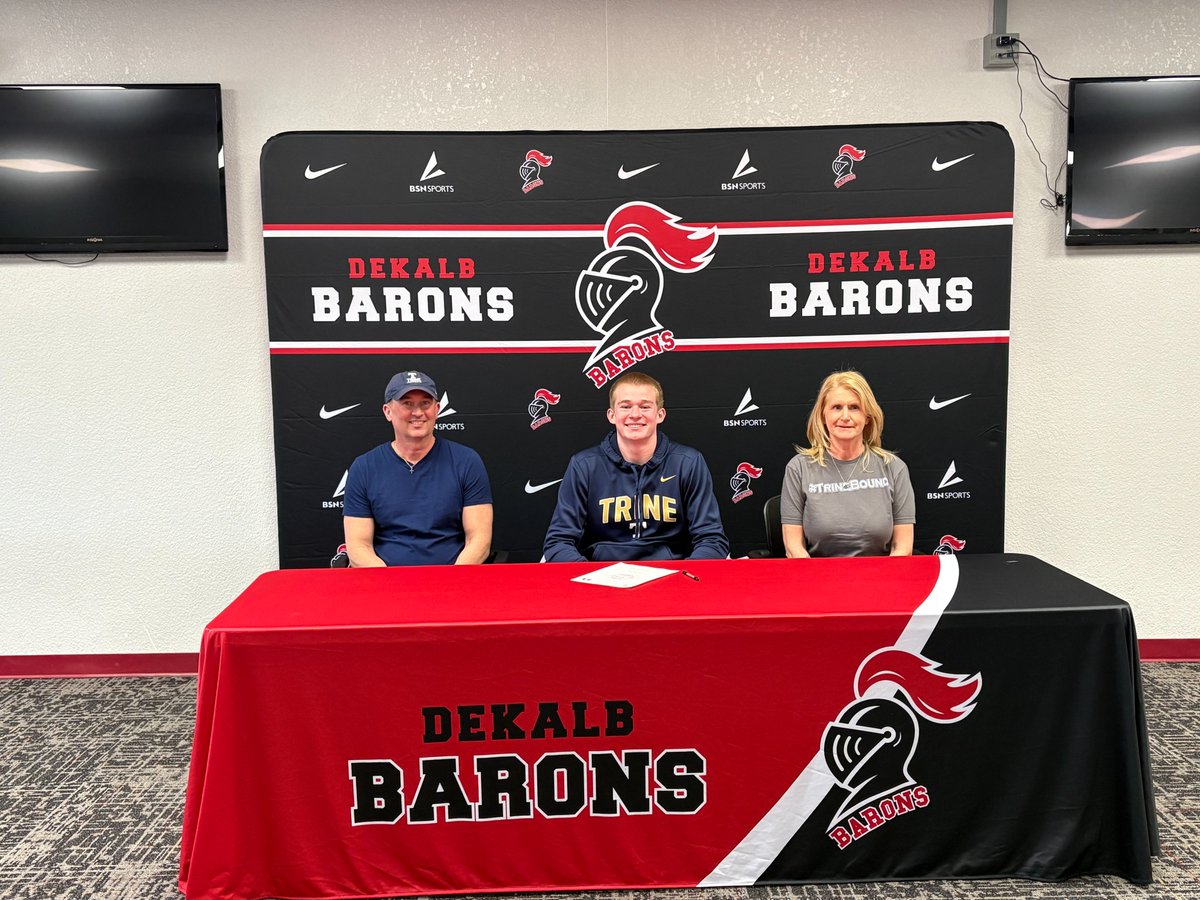 Congratulations to Drew Dahlberg and Will Weber for signing to play football at the next level! 🏈🏈

Drew - Trine University 
Will - Grinnell College 

Way to go, guys!!