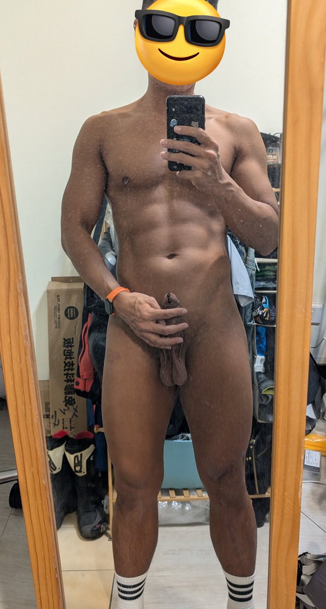 明天要公司體檢
趕快把環都換成壓克力的😂
三年前有照到我的繫帶環

然後鏡子又好髒
好像可以創造擦鏡子的機會了