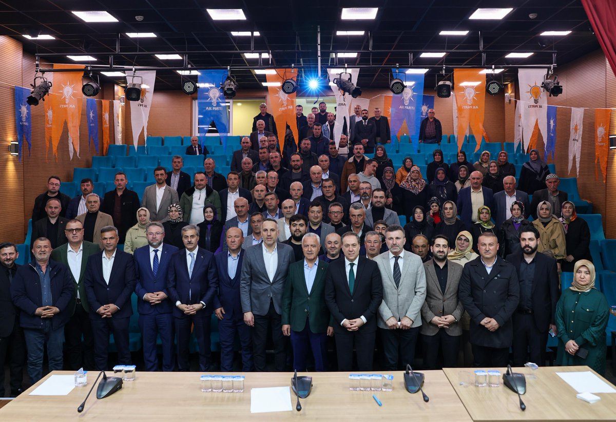 Önceki dönem Genel Merkez Teşkilat Başkanımız, İl Başkanımız, Milletvekillerimiz, İlçe Başkanlarımız, Kadın ve Gençlik Kolları Başkanlarımız ve hemşehrilerimizin katılımı ile birlikte 55. Geyve İlçe Danışma Meclisi Toplantımızı gerçekleştirdik.

AK Parti kadrolarının her şeyi