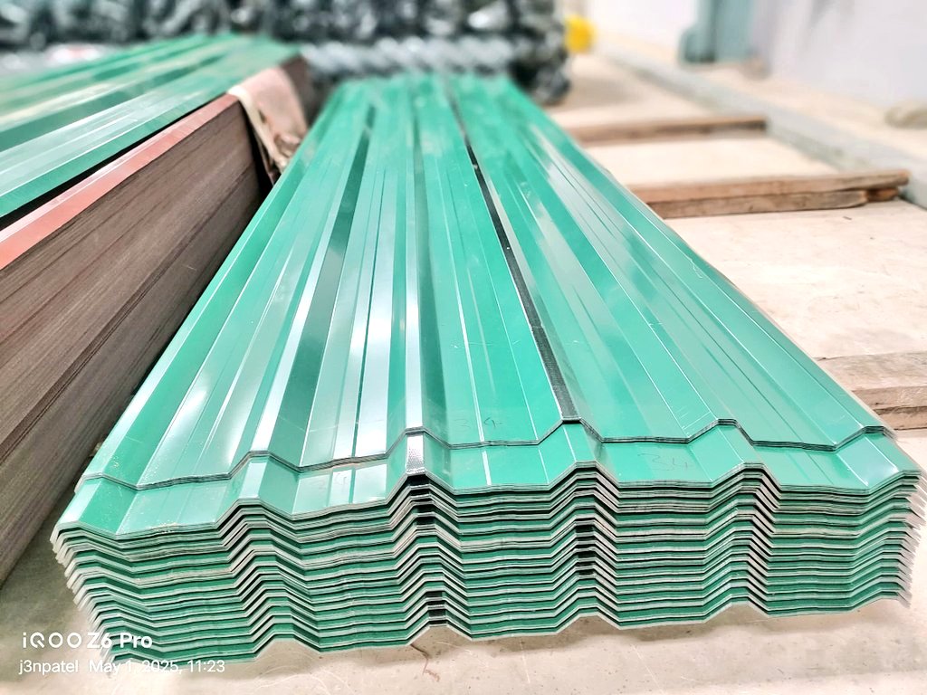 mrmushico's tweet photo. Bati ya mgongo mpana #IT5 & mgongo mdogo #corrugated rangi ya kijani 🎨 yenye mvuto zaidi kwenye ujenzi wako!
Rangi halisi ya #darkgreen upendezesha nyumba🏡 hata jirani wa mbali hatachoka kuangalia uzuri wa paa ya nyumba yako 🏡✨️
@BuildMaterials_ #mabati #mbao #Tanzania https://t.co/Ngu0e1erDX