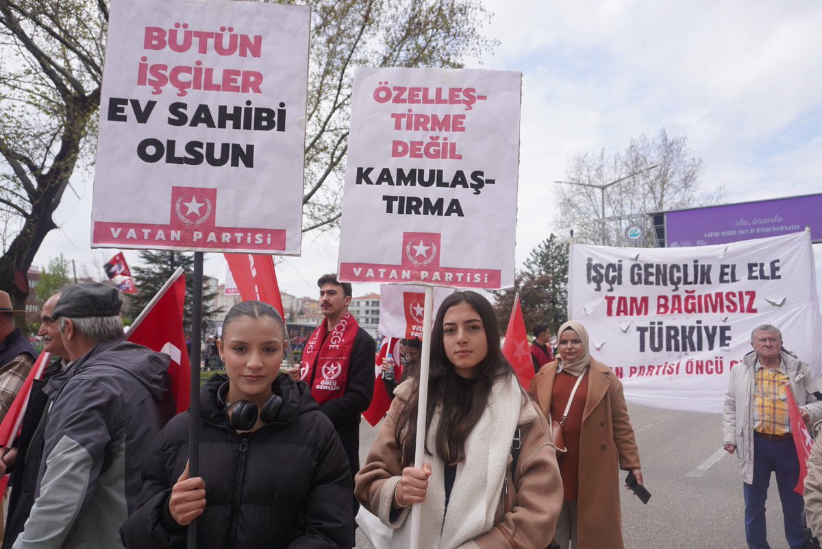 VatanPartisi26's tweet photo. Vatan, İş, Ekmek
Yaşasın 1 Mayıs!

İşçinin, emekçinin bayramını kutlamak için Atatürk Bulvarı’ndaydık.

Üreten, birleşen Türkiye’yi kurmak için emekçilerimizle yürüdük.

Bayramımız kutlu olsun!

#1mayısişçibayramı #1Mayıs #VatanPartisi #iş #ekmek #vatan https://t.co/yM8FU0JgVZ