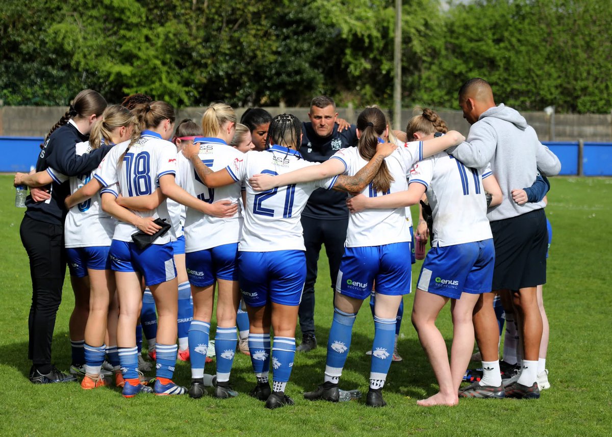 buryfc_women's tweet image. Under a week to go now until one of the biggest nights in this clubs history!

We need as much support as we can get to help the girls get over the line, so come and get behind your shakers!

🎟️ Tickets - manchesterfa.com/news/2025/apr/…

#BuryFC | #PartOfIt⚪️🔵