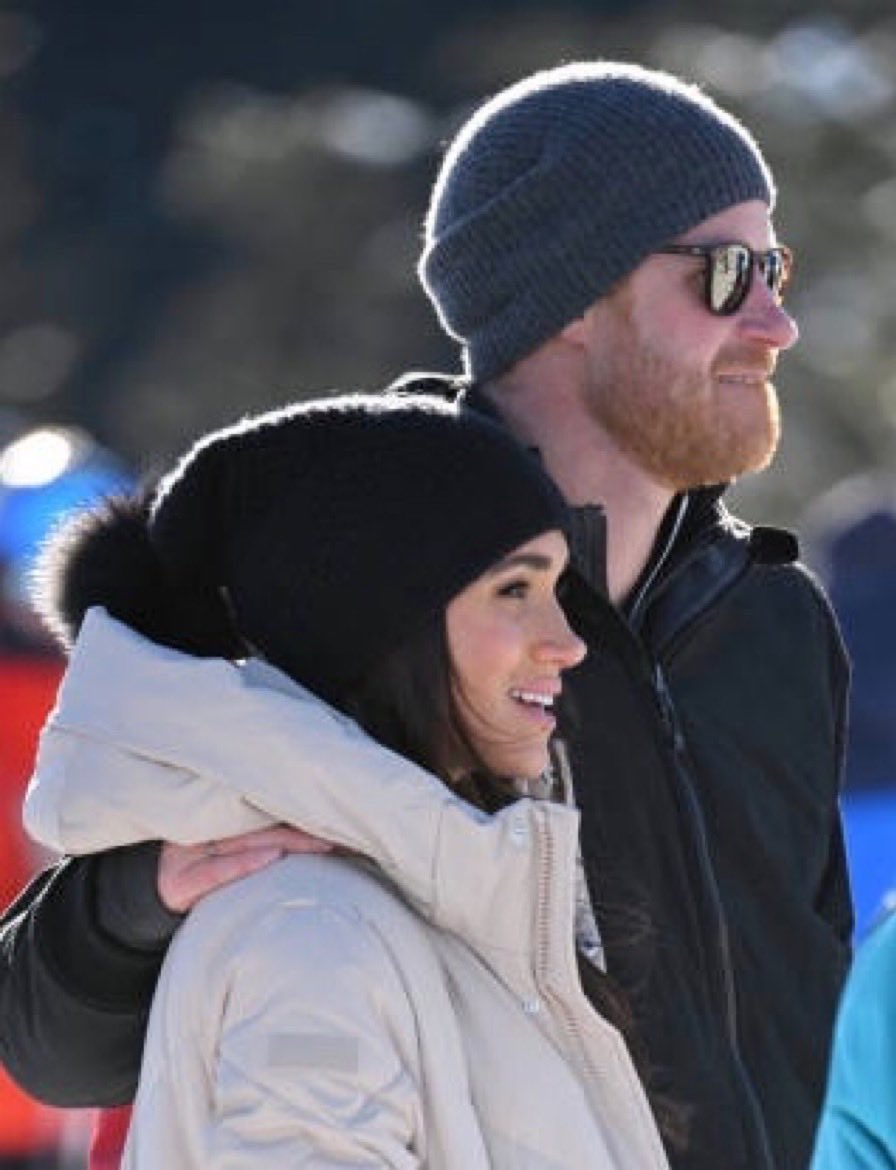 meyoudontsee21's tweet photo. They are raising the kind of kids who would appreciate a digital scrapbook of their lives and their parents’ love. 💞I’m the keeper of photos in my family and I’m glad my mum took as many as she did while I had her. #HRHPrincessMeghan #HRHPrinceHarry
#TheirRoyalHighnesses https://t.co/wxGCTlb84s