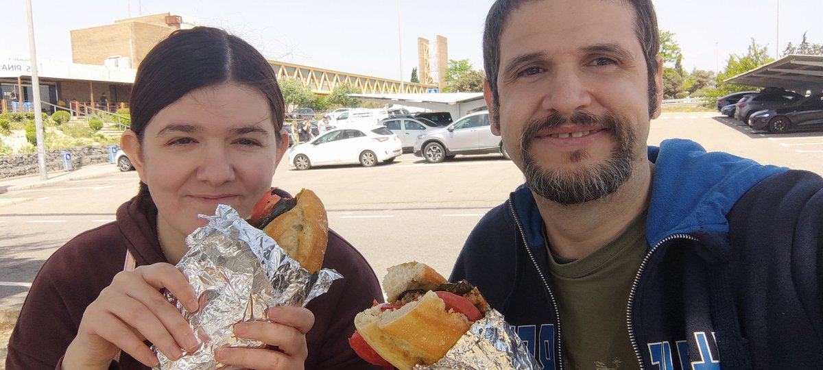 Parada para comer!!! Comida de campeones con mi niñaa!! @OanaC5254. A 290kms de Barcelona, ya queda poquito!!