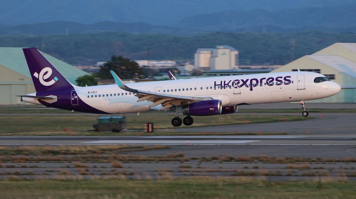 本日のUO802便
機種変更でA321(B-LEJ)が小松空港に飛来