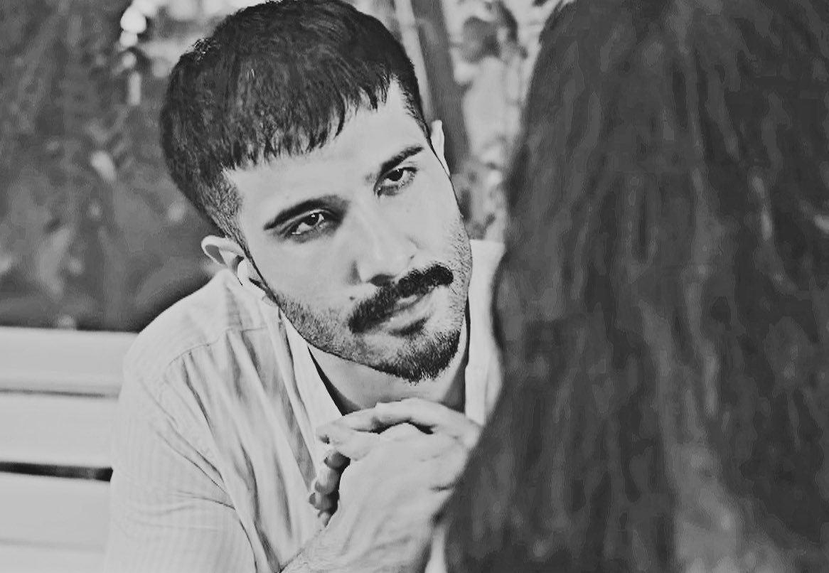 eternalferozer's tweet image. Not me begging Fero for the 1000th time to just join Twitter😭😭😭😭

#FerozeKhan #Humraaz