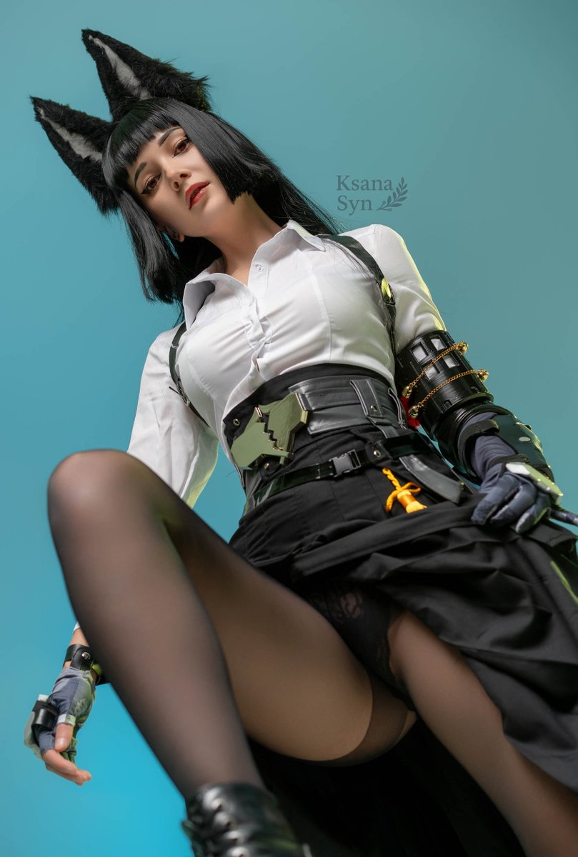 In the first photo — full battle mode, looking like a serious lady, and in the second... well, it seems like you lost.
But who knows — from this angle, it already looks like a win 😌

The full shoot and behind-the-scenes will be available in May on Boosty! Link in bio