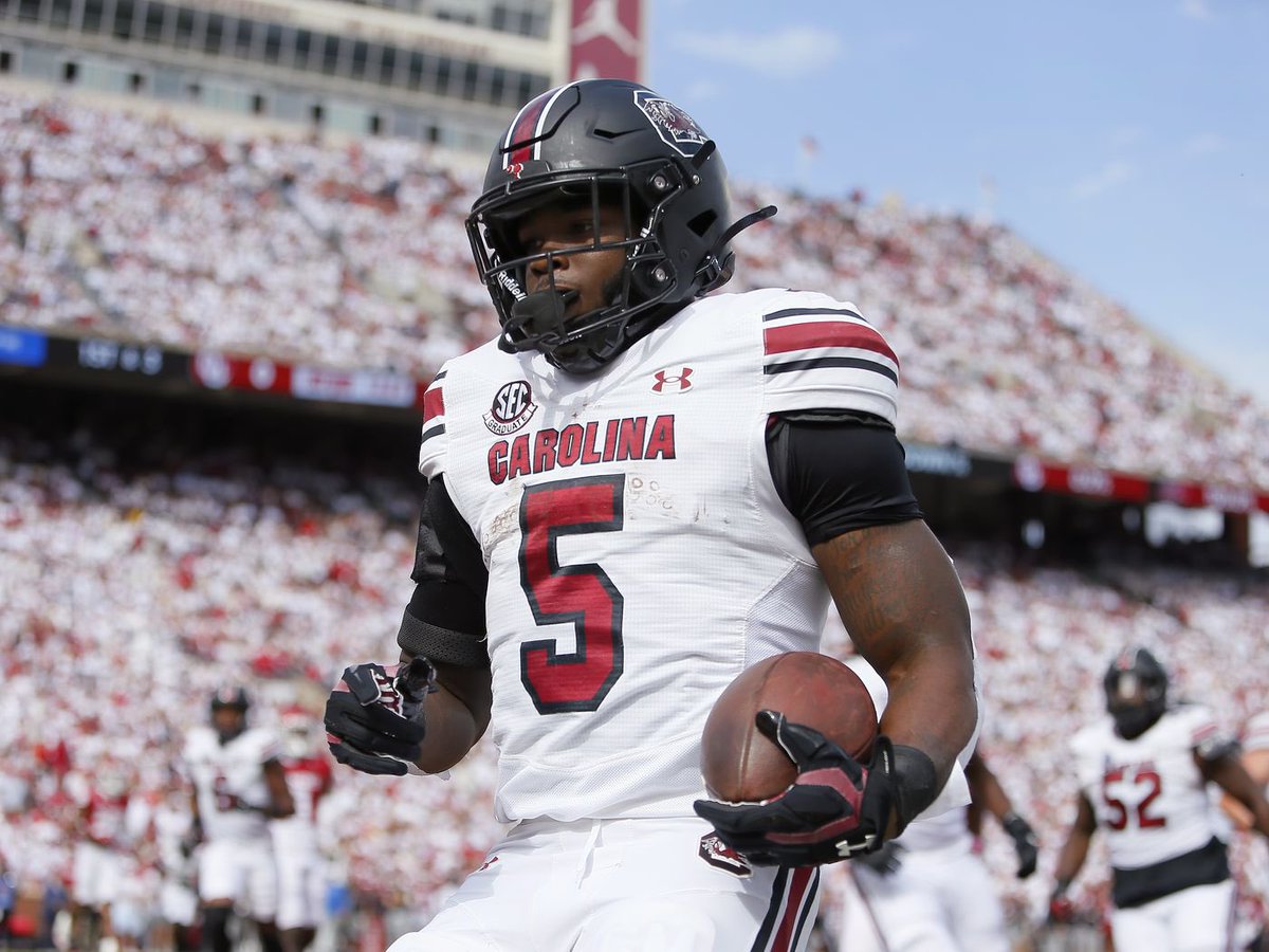 NigelNewkirk2's tweet image. Blessed to receive an offer from the University of South Carolina #AGTG @CoachBlack10 @bsa28_ @JoshNiblett @RedElephant_FB @RecruitTheG @Andrew_Ivins @adamgorney @samspiegs @RustyMansell_ @JeremyO_Johnson @ChadSimmons_