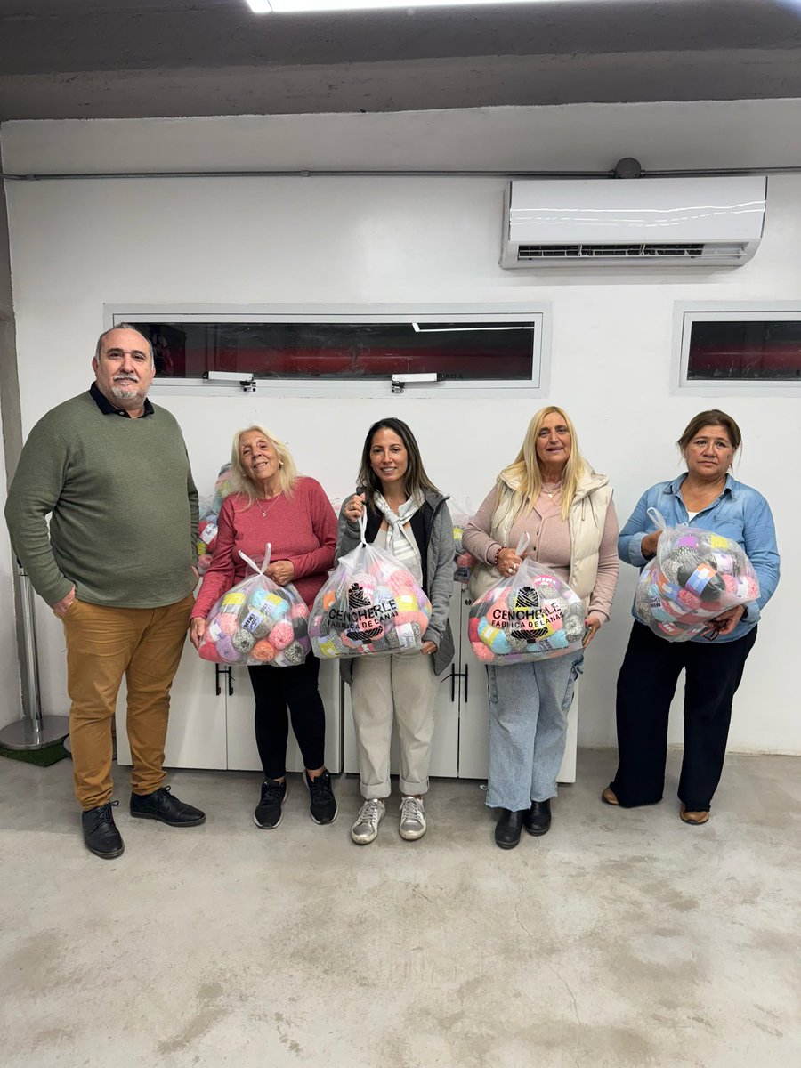 Gracias Cencherle Lanas!
Agradecemos profundamente su generosa donación a la Comisión de Mujeres, Géneros y Diversidad para el Tejetón 2025.
Su aporte suma calor, color y solidaridad a esta gran red que seguimos tejiendo junt@s