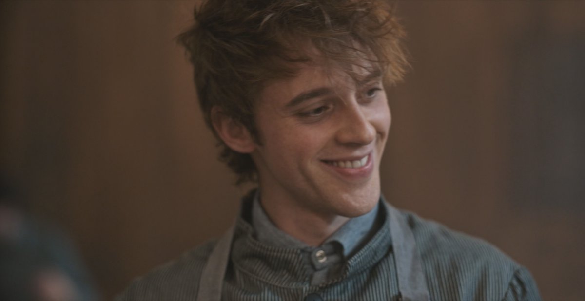 ivrthboneless's tweet photo. sir?? that is not how you look at your sous chef #careme https://t.co/RXEyDTurzi