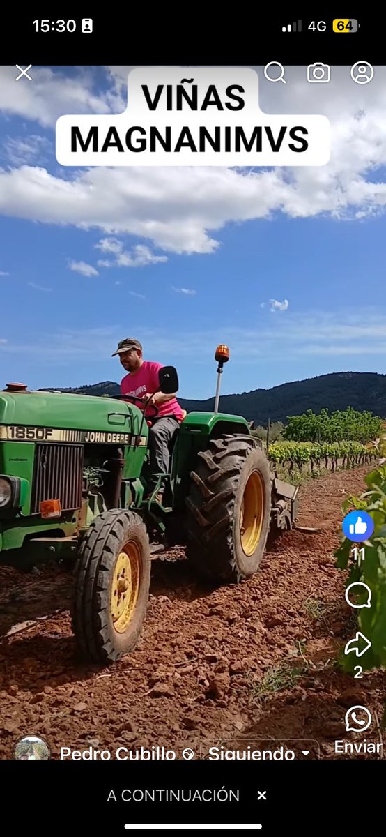 #Vinomagnanimvs en #Vilafames La viña en movimiento! 🚜 Hoy estamos labrando la tierra. ¿Sabéis por qué es tan importante este paso en el cultivo de la vid? ¡Dejad vuestros comentarios! 👇🍇 #preguntasyrespuestas #viñedo #tractorlife #agriculturareal #vinoespañol