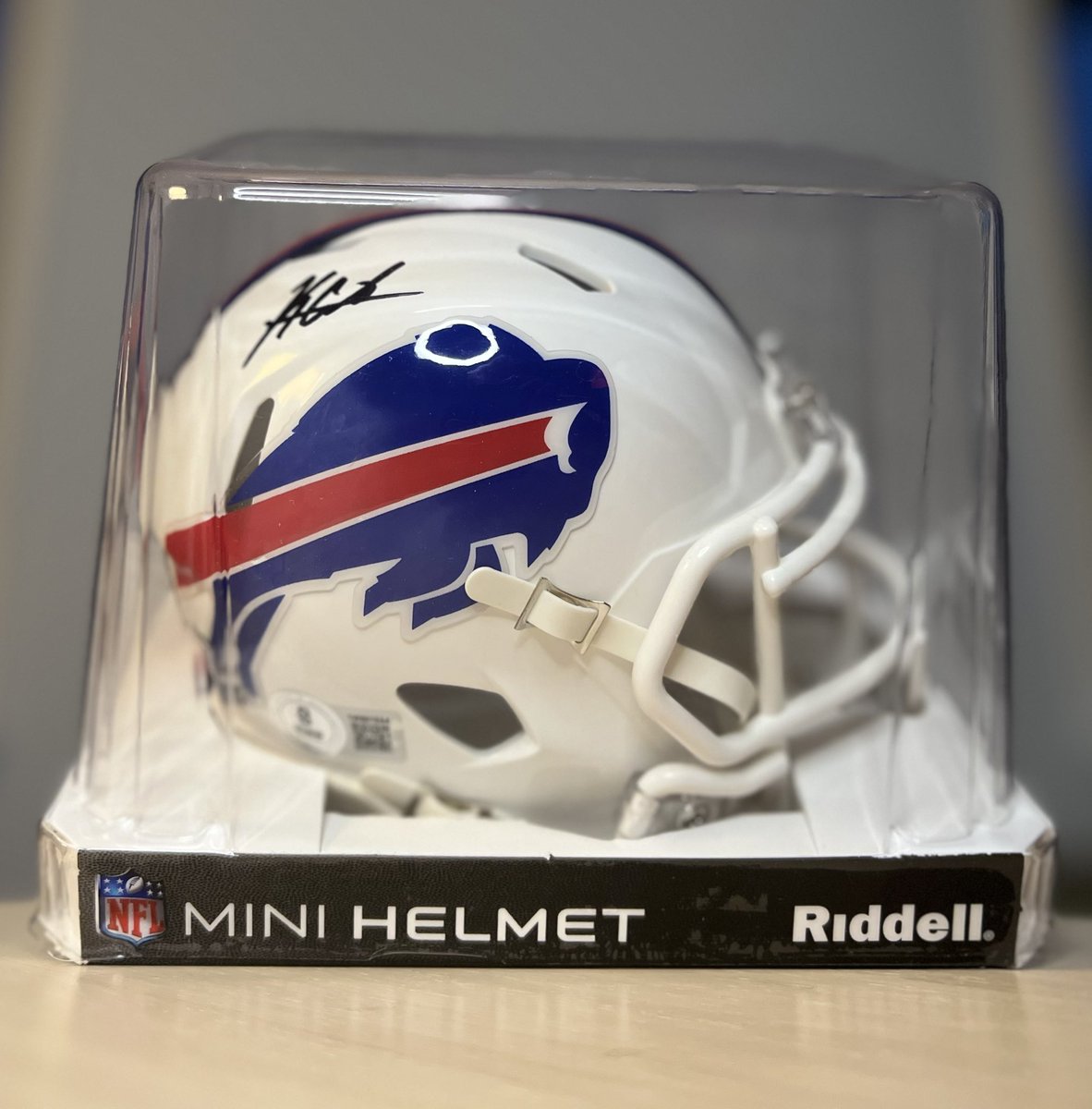 BillsChatPod's tweet image. 🔥GIVEAWAY UPDATE🔥
SIGNED Keon Coleman Bills Mini Helmet
We mentioned during our Draft Show how we wanted to extend the giveaway for the Keon mini helmet for when we hit 500 subscribers(!) on our YouTube (We are SO close!!)
To enter if you did not originally:
- SUBSCRIBE to…