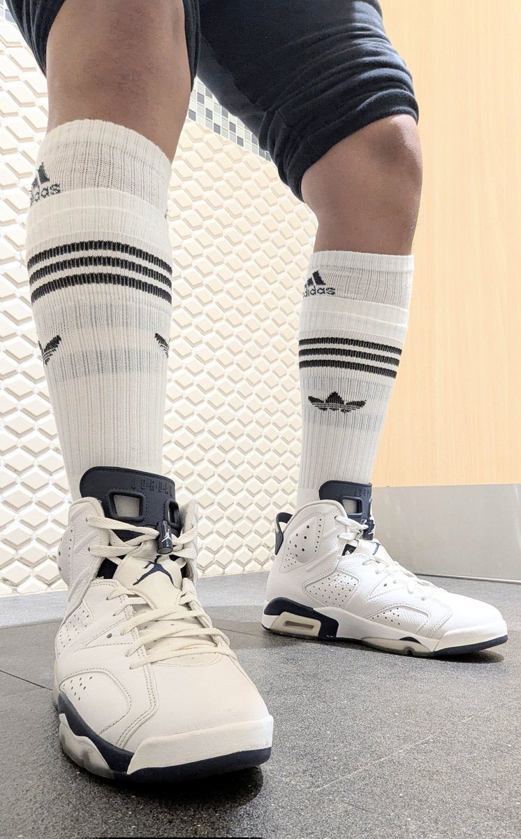 jumpdump83's tweet photo. Kept it clean and classic with four fresh pairs of white Adidas crew socks that bring the perfect balance of comfort, grip, and style.
#AdidasSocks #WhiteSocks #CrewSocks #SockStyle #SneakerAndSockCombo #OnFeetStyle #FootwearFlex #SockGameStrong #WhiteSocksLook #OOTDSocks https://t.co/JdlmQKbnYW