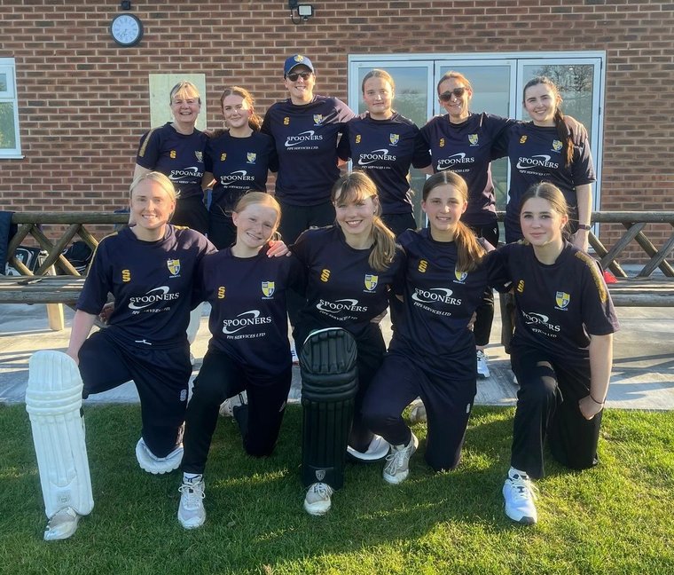 🔵🟡 Womens First XI secure their first win 🏏
pitchero.com/clubs/endoncri…