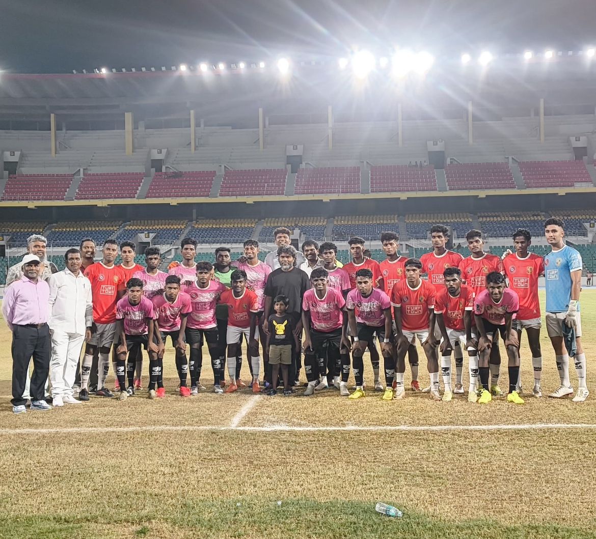 DoneChannel1's tweet photo. .#FootBallMakka The Grand Finale of #Porkkalam Season 3
Kick started by Director PA Ranjit at Jawaharlal Nehru Stadium now ❤️

@beemji @Makkafootball @berntweets @viwinsr
@Icchennai @scsteds2000 @sureshchandraa
@Abdulnassaroffl
#harrykaruppu
#footballmakka #vaamakkanammagamepakka 
#porkkalamseason3
#porkkalam3
#fillthestadium