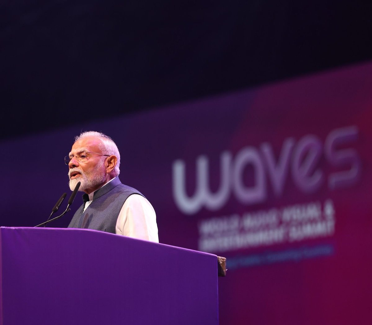 narendramodi's tweet photo. World Audio Visual & Entertainment Summit is an outstanding platform that highlights India’s strides in these very important sectors. This Summit beautifully merges culture with creativity. It celebrates India’s creative economy and the skills of 140 crore Indians. 

Glad to have attended the Summit in Mumbai.

@WAVESummitIndia