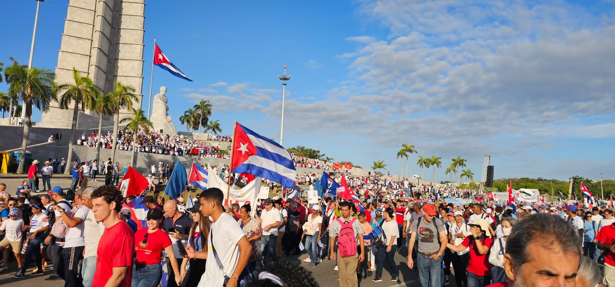 La sangre rebelde que corrió en Baraguá y en la Sierra Maestra sigue viva hoy. Somos hijos de Maceo, de Martí, de Fidel… ¡y jamás temblamos ante amenazas ni bloqueos! El pueblo cubano no se arrodilla, no traiciona, no claudica! 

#PorCubaJuntosCreamos

✊ ¡Venceremos! 🇨🇺