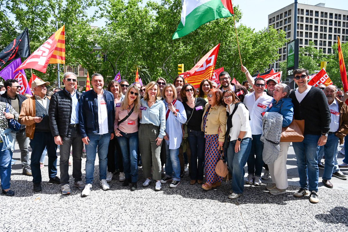 Volvemos a salir a las calles los y las socialistas de #Zaragoza para celebrar el Día del Trabajo ✊

Desde el <a href="/PSOE/">PSOE</a> siempre estaremos al lado de los trabajadores y trabajadoras, protegiendo lo conquistado y trabajando por ampliar los derechos laborales 🌹

¡Viva el #1deMayo! ❤️