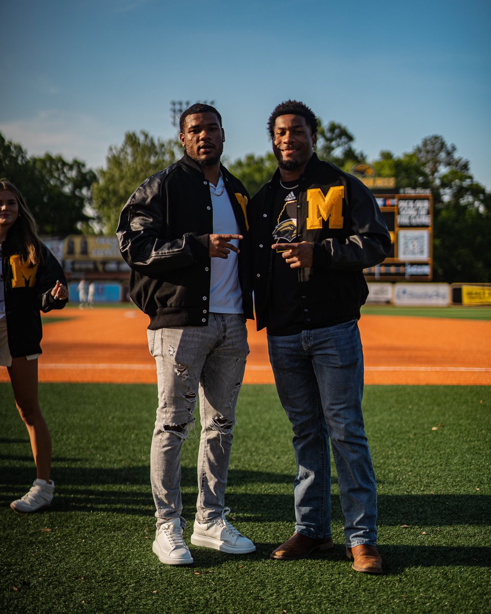 Southern Miss Football (@southernmissfb) on Twitter photo Welcome to the ใฝ๏ธ-Club fellas ๐ค
<a href="/HarpoJoseph/">Joseph Harper</a> โ๏ธ <a href="/Jone5hristopher/">CHRIS JONES ๐ฒ</a> | #SMTTT Welcome to the ใฝ๏ธ-Club fellas ๐ค
<a href="/HarpoJoseph/">Joseph Harper</a> โ๏ธ <a href="/Jone5hristopher/">CHRIS JONES ๐ฒ</a> | #SMTTT