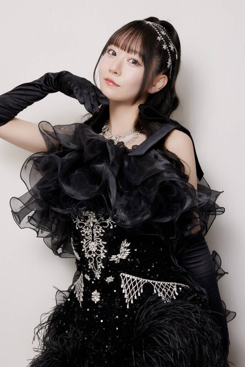 yuseihaodoru's tweet photo. 世界で一番好きなアイドルの紹介です！！！
・真中まな（愛称∶まなふぃ）
・1999年　4月22日産まれの26歳
・神奈川県出身／原宿生まれ原宿育ち
・血液型　B型
・身長163cm
・FRUITS ZIPPERのそら色担当🩵
・「マナカマナカマナ」と呼称される、個人曲のタイトルにもなった、いわゆるやらかしを度々する。
・テーマパークダンスを筆頭に、原宿のKAWAII MONSTER CAFEでのモンスターガールや、ダンス×原宿のカルチャーに対しての造詣が深く、いつもパフォーマンスはファンへの愛情が深い。
・人柄がよく、そら組（真中のファンの呼称）引いては、メンバー全員に愛され慕われる、天女の様な女性。
・ファンを大事に思い、SNSを初めとし交流を欠かさず、感謝や愛情表現が上手く、ファンは感謝が絶えない！

自分の世界で一番好きな人です！！
知ったら必ず好きになれる
外見も内面も素敵な最強のアイドルです！皆そら組に成れ！！！
#真中まな 
#FRUITSZIPPER 
#世界で一番好きな人