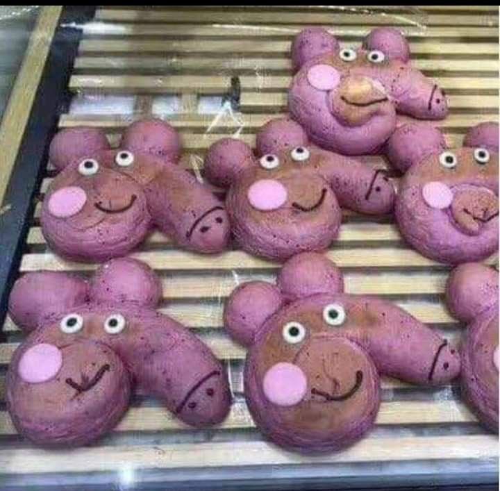peepeecoin_base's tweet image. baking some goodies this morning!