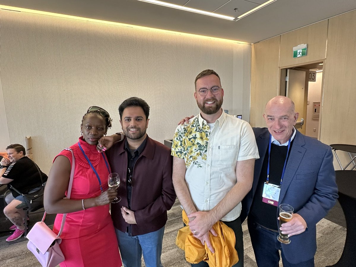 Lisa Barrett tweet media