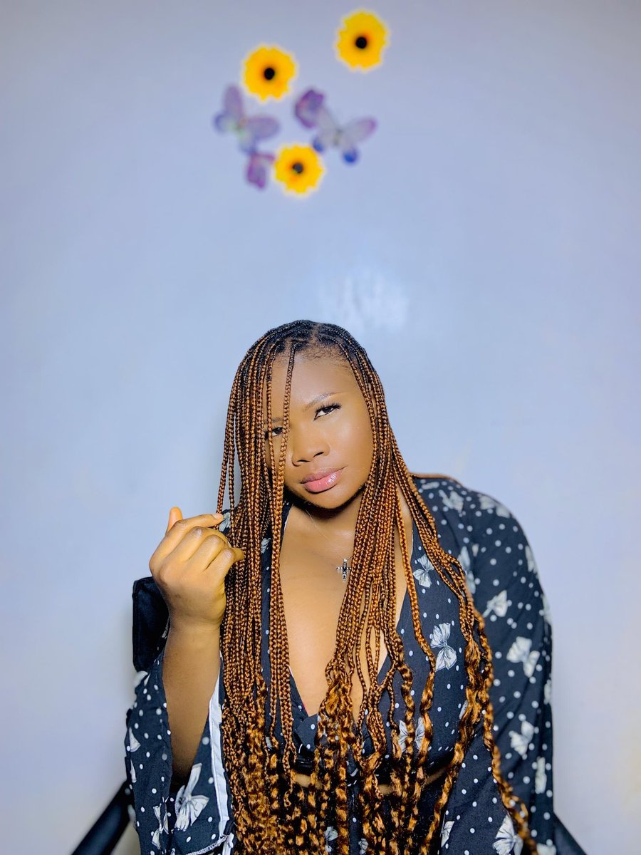 Verabliss01's tweet photo. Happy new month to y'all 🥰😍 https://t.co/KUwiUMwkpQ