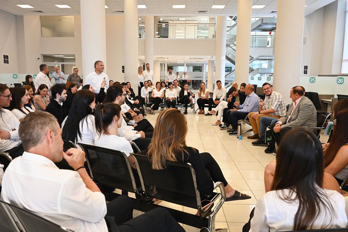 Este 1° de mayo saludamos a cada trabajador y trabajadora de <a href="/bancoprovincia/">Banco Provincia</a>, que con dedicación y compromiso sostienen el vínculo con millones de bonaerenses en los 135 municipios.

Gracias por estar cerca, por escuchar, por dar respuestas y construir, cada día, una banca