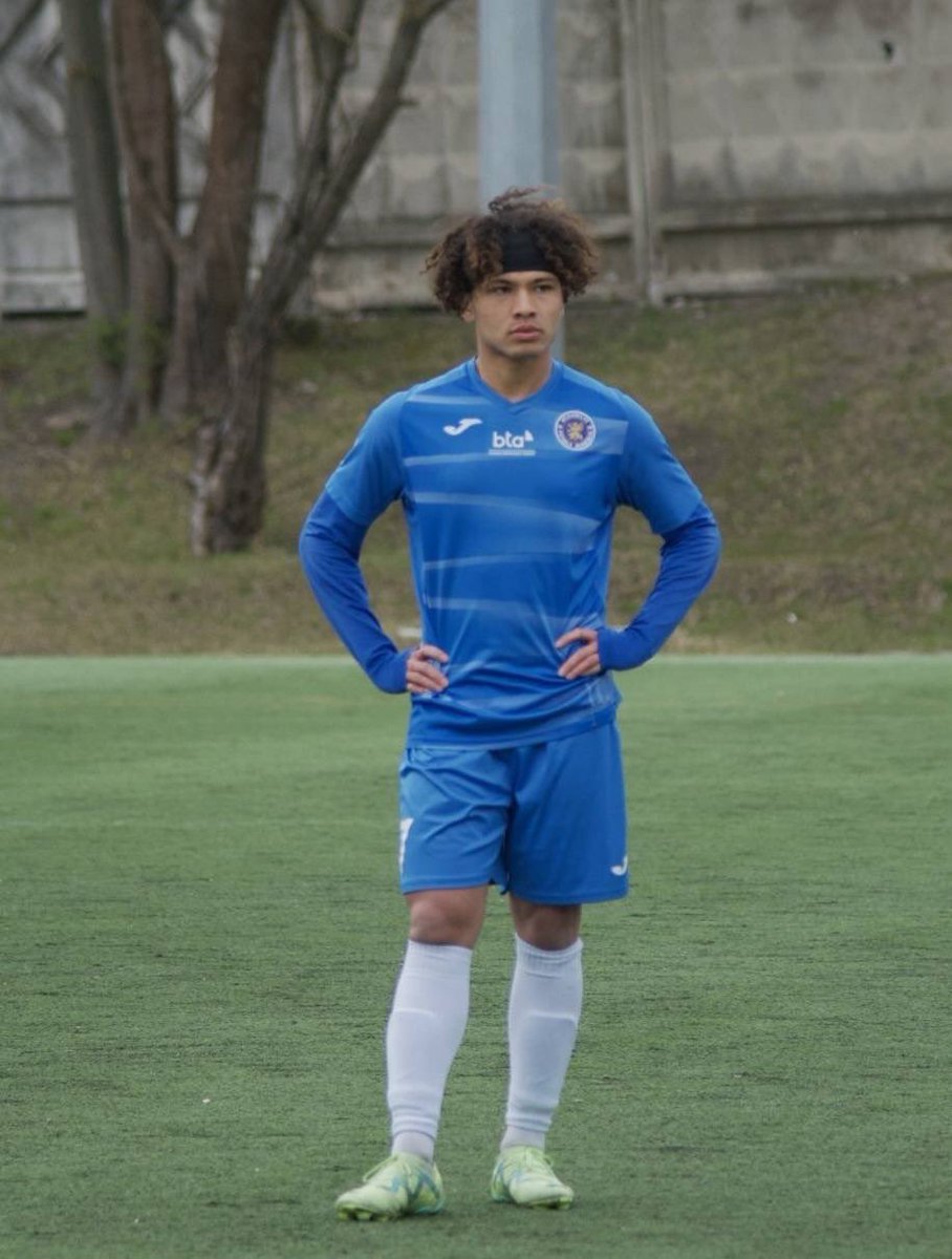 HBO_tokyo's tweet photo. 【青垣 翔 ラトビアリーグ契約】

HBO品川に練習参加していた青垣翔選手が FK.Rēzekne(ラトビア2部)と契約したことを報告します。

青垣 翔  
21歳  FW
市立船橋高校
→ブランデュー弘前
→アルテリーヴォ和歌山
→FK.Rēzekne (ラトビア2部)

すでに後期リーグが始まっており5試合出場 4得点を記録。 https://t.co/tZaJNjOf2I