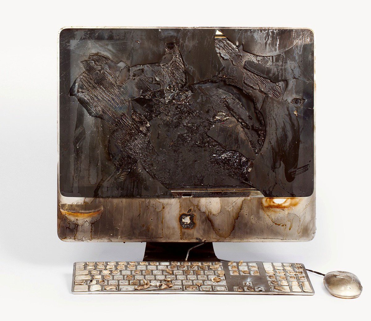 dennush's tweet image. my computer after opening a figma file: