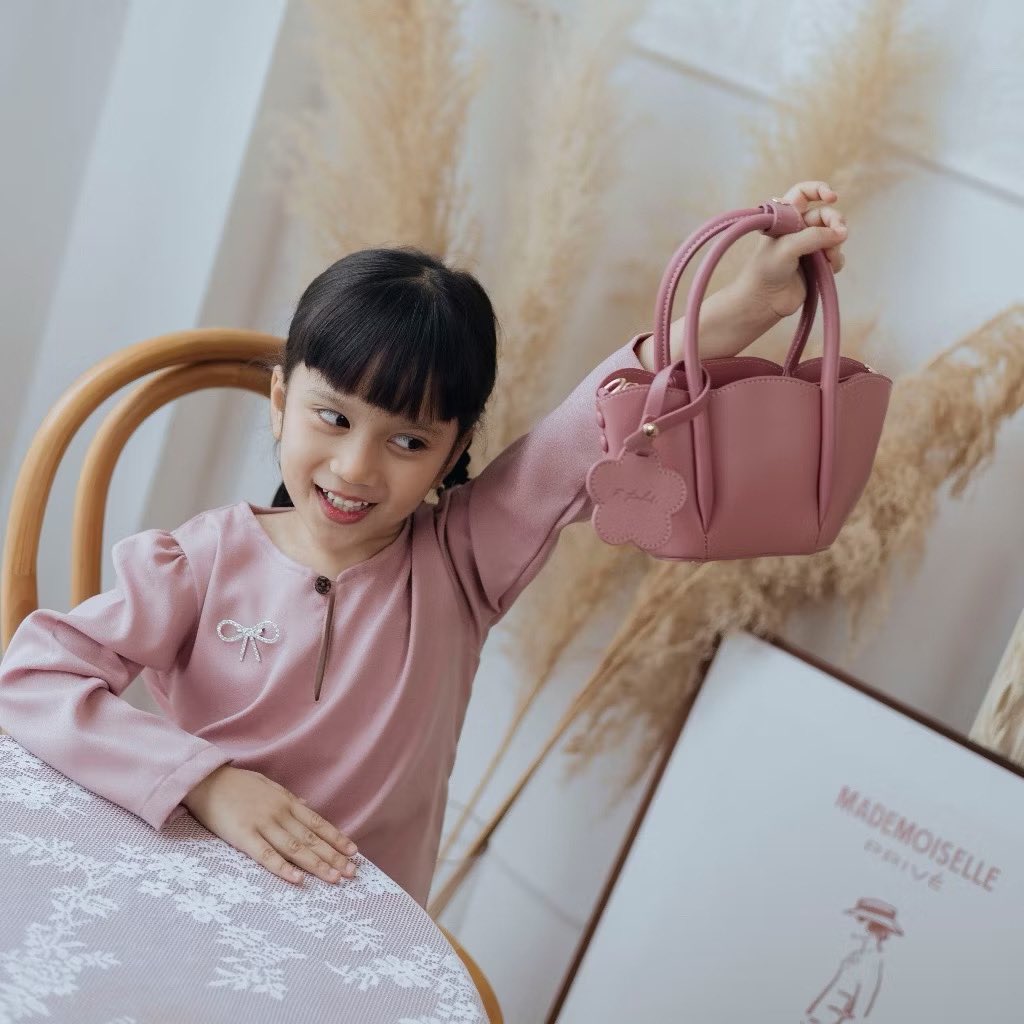 🎀 Ftimber 

CANTIK GILA HANDBAG KECIK GINI 

📍 s.shopee.com.my/4fjK9OQY1k