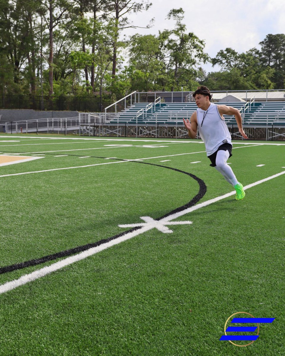 eachubsports's tweet photo. At Each LLC, our athletes consistently STRIVE to perfect their techniques and uphold STRONG discipline! 

💙💛🖤

#strength #active #fitness #motivation https://t.co/34jk3gNbEh