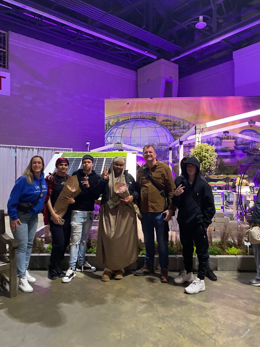 Thank you to everyone who joined us for the panel discussion with Jazmin Albarran, Sally McCabe and students from Lankenau Environmental Science Magnet High School. It’s always a joy to connect with others passionate about plants, community, and growth.