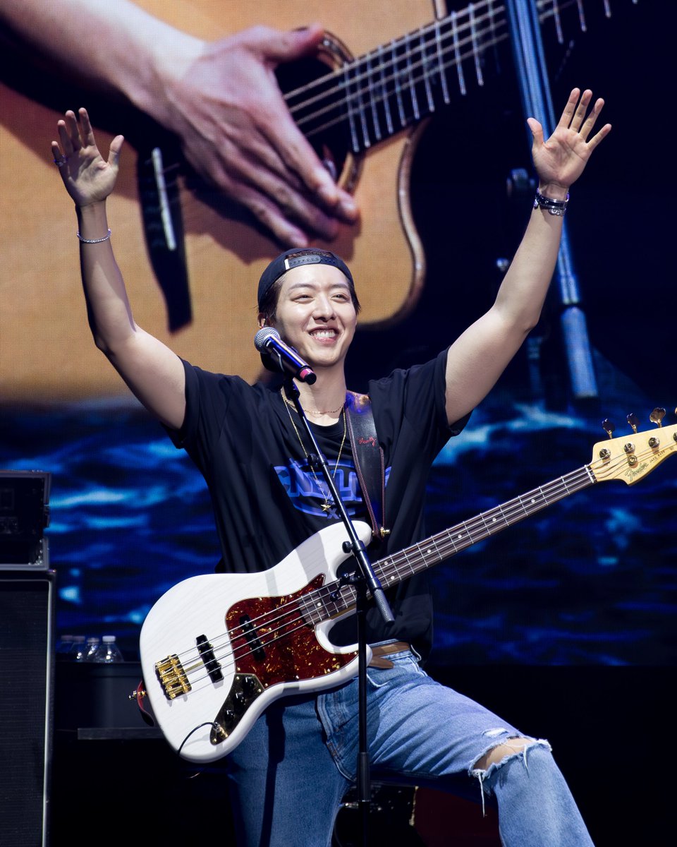 [📸 2025 CNBLUE LIVE – VOYAGE into X IN NORTH AMERICA]

Stage Special — Lee Jung-Shin

#CNBLUE #씨엔블루 #VOYAGE_into_X
#VOYAGE_into_X_North_America