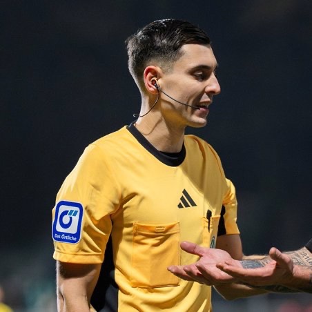 SrAnsetzungen's tweet photo. 3. Liga, 36. Spieltag
1. FC Saarbrücken - SC Verl (Sa., 14 Uhr)
🙎🏼♂️: Timon Schulz
🚩: Benedikt Kempkes
🚩: Marcel Krauß
4⃣ : Sebastian Hilsberg
#Schulz #FCSSCV #3Liga https://t.co/TiyAEKXBya