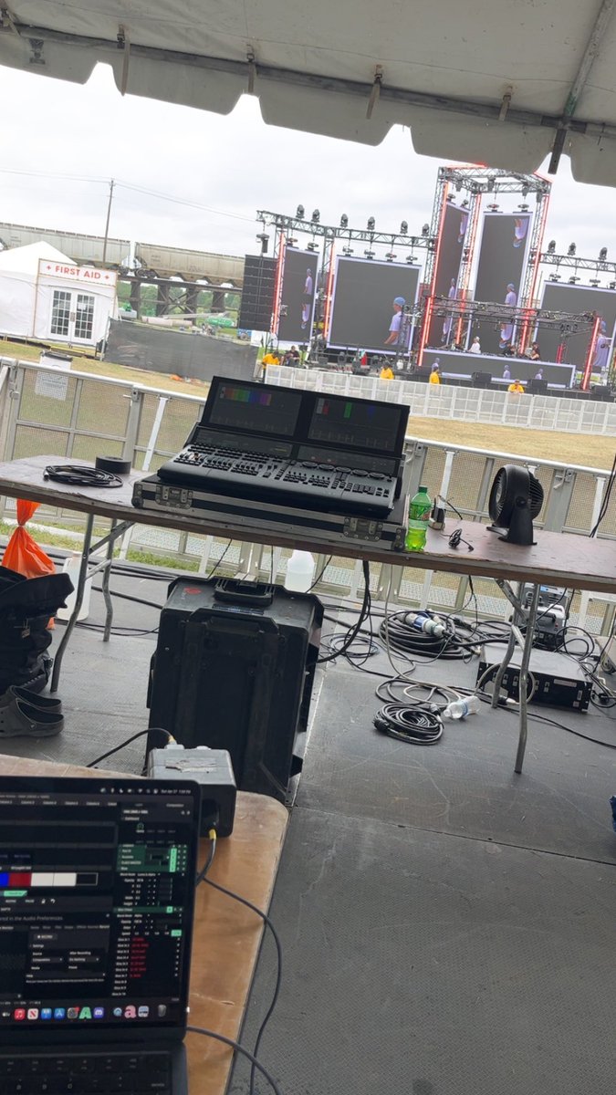 Pixr_Visuals's tweet photo. From sound checking with Inzo and Borgore, to putting my own content on a festival stage. Ubbi Dubbi was amazing🔥🥹 HUGE S/O to @MadMuffinz_ again for letting me do my thing, and for killing that set‼️ time to get ready for the next one👀 https://t.co/ImwkbMUU6f